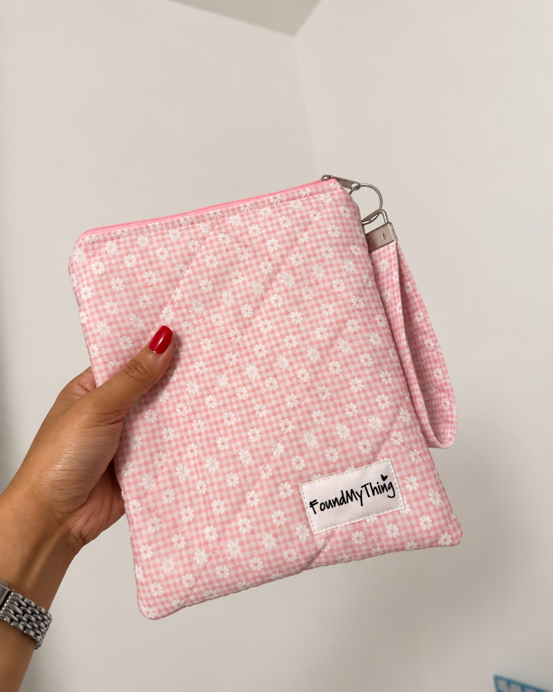 Quilted and Padded Ereader Sleeve for Kindle Paperwhite with Zipper Closure and Matching Wristlet Keyrings