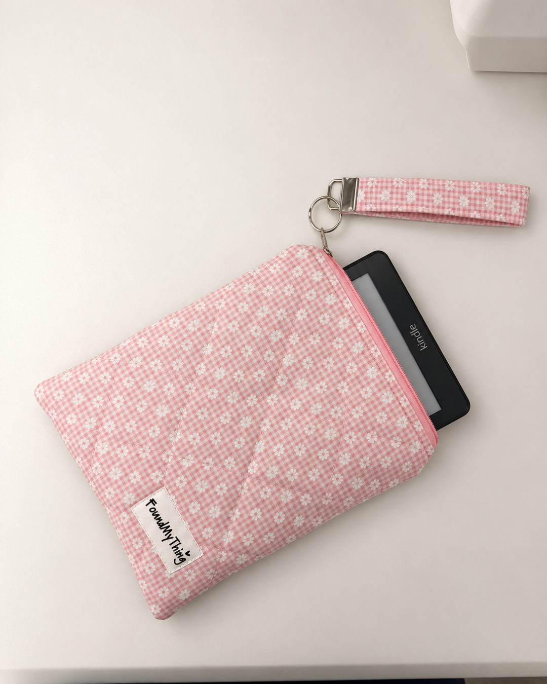 Quilted and Padded Ereader Sleeve for Kindle Paperwhite with Zipper Closure and Matching Wristlet Keyrings